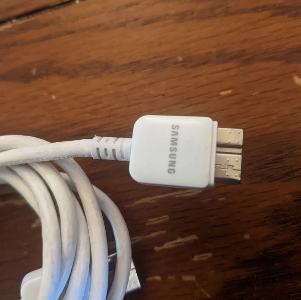 2 Micro USB 3.0 cables